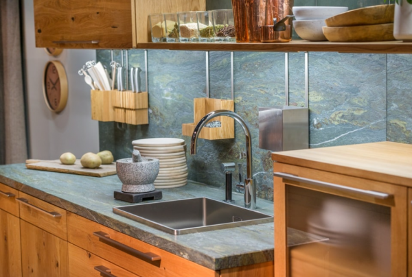 Kabinet Kayu dengan Sentuhan Usang